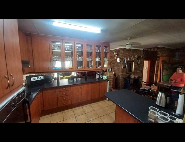 3 BEDROOM HOUSE FOR SALE IN PRETORIA GARDENS